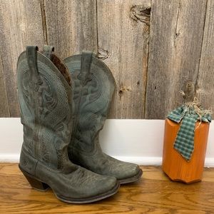 Women’s Ariat cowgirl boots